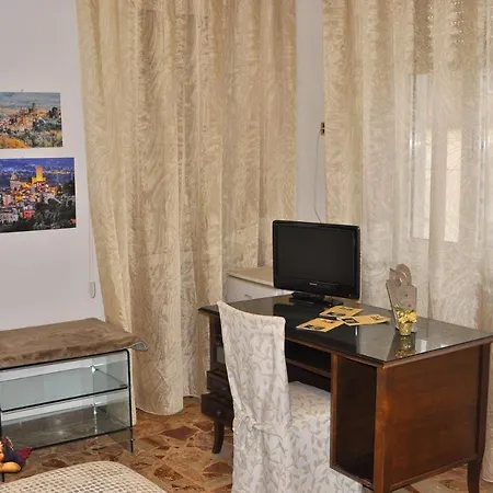 Borgo Degli Angeli לינה וארוחת בוקר ארקולה